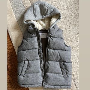 Old Navy Grey Hooded Puffy Vest with Fleece Liner 5T